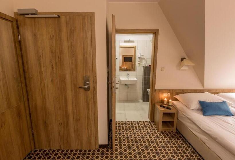 ベッドアンドブレックファースト Borowy Dwór Biznes, Spa & Fun