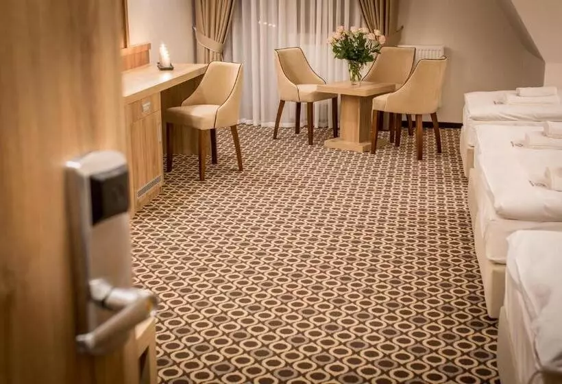 Aamiaismajoitus (B&B) Borowy Dwór  Biznes, Spa & Fun