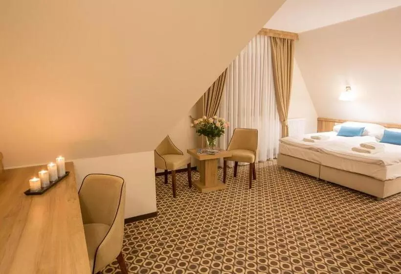 Aamiaismajoitus (B&B) Borowy Dwór  Biznes, Spa & Fun