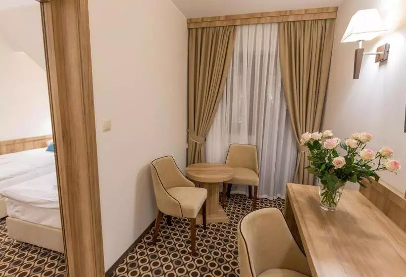 Aamiaismajoitus (B&B) Borowy Dwór  Biznes, Spa & Fun