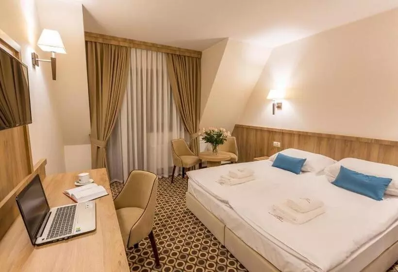 Aamiaismajoitus (B&B) Borowy Dwór  Biznes, Spa & Fun