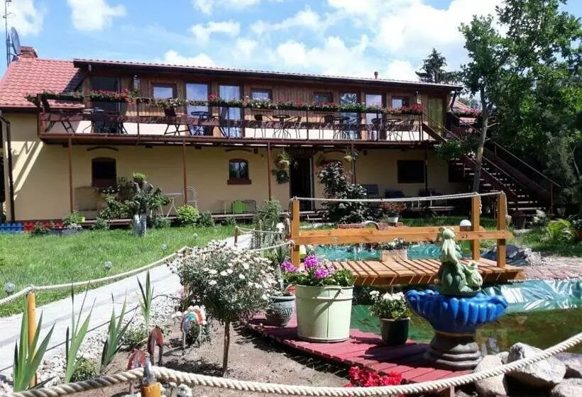 Hotelli Dworska Zagroda