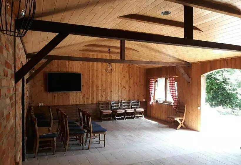 Hotelli Dworska Zagroda