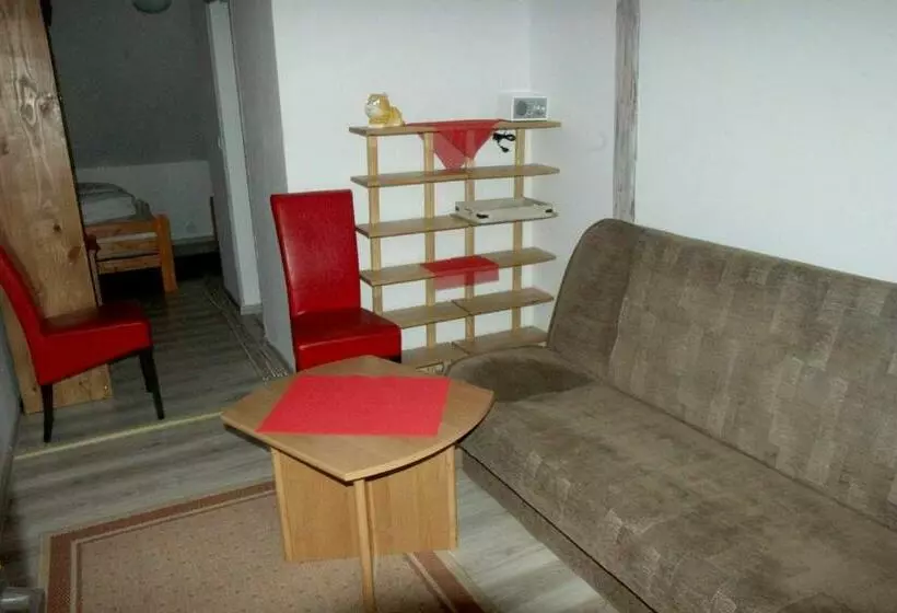 Hotelli Dworska Zagroda