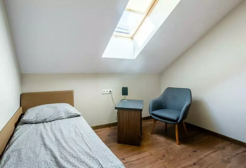 ホテル Noclegijarocin Bed & Breakfast