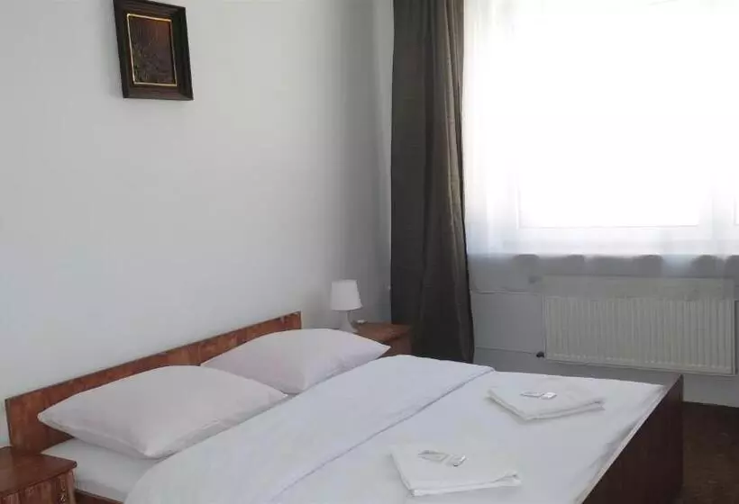 ホテル Olimpijski