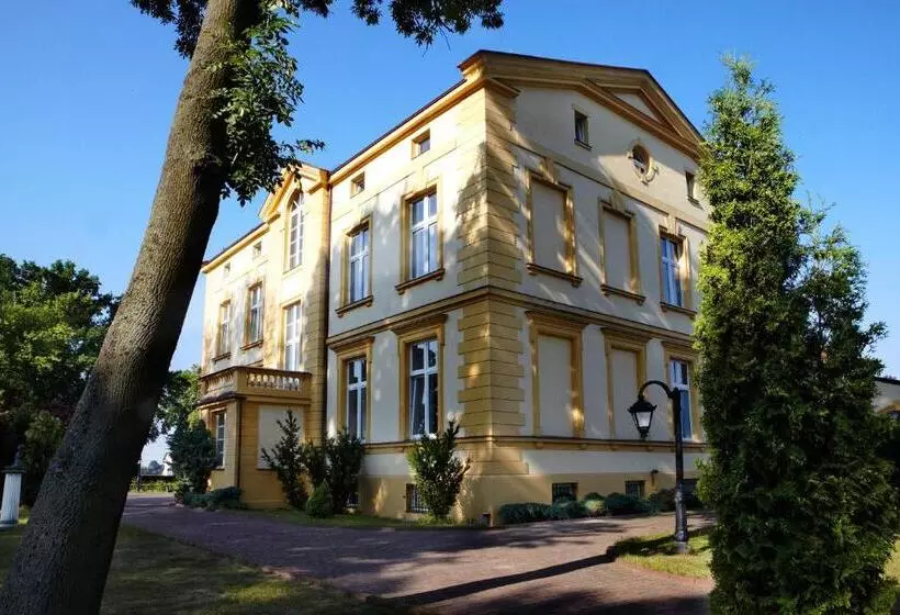 Hotelli Pałac Piorunów & Spa