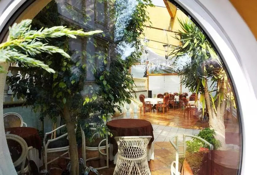 Hotelli Pałac Piorunów & Spa