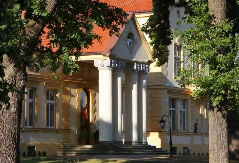 Hotelli Pałac Piorunów & Spa