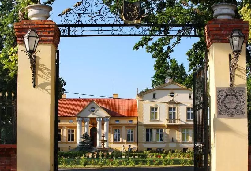 Hotelli Pałac Piorunów & Spa