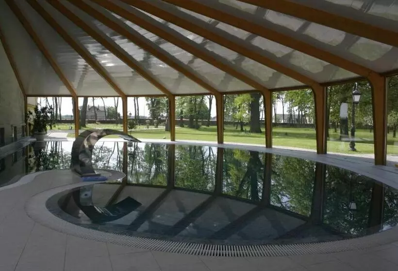 Hotelli Pałac Piorunów & Spa