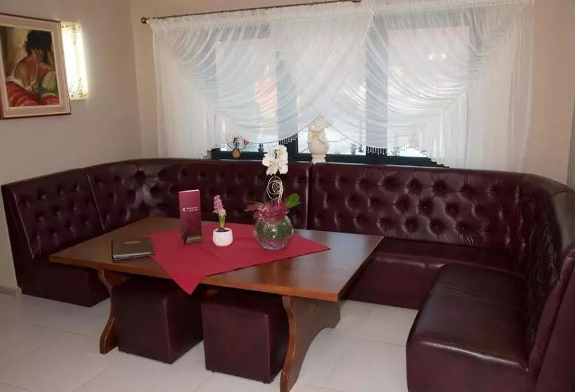 Hotelli Zajazd Antresola