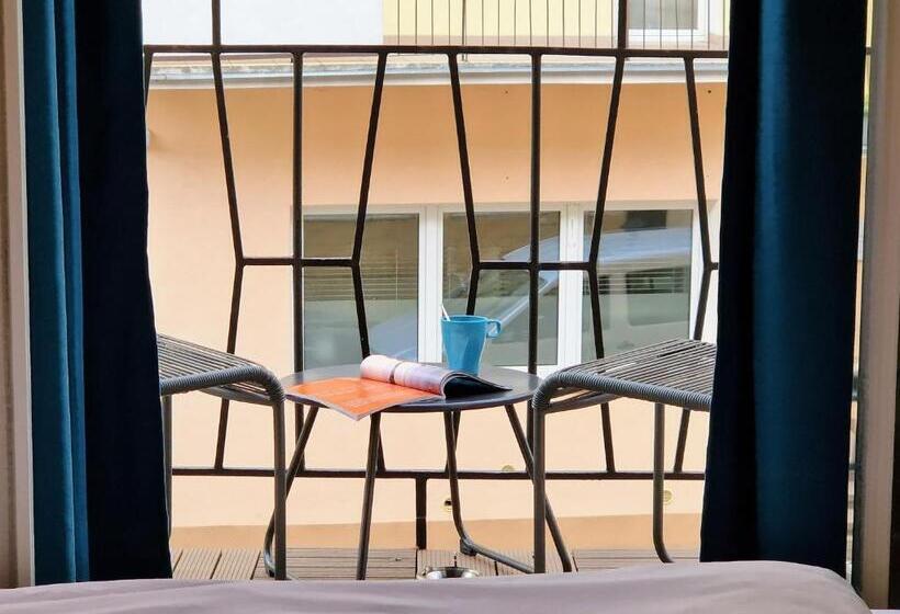 호스텔 Noclegi Orla 6