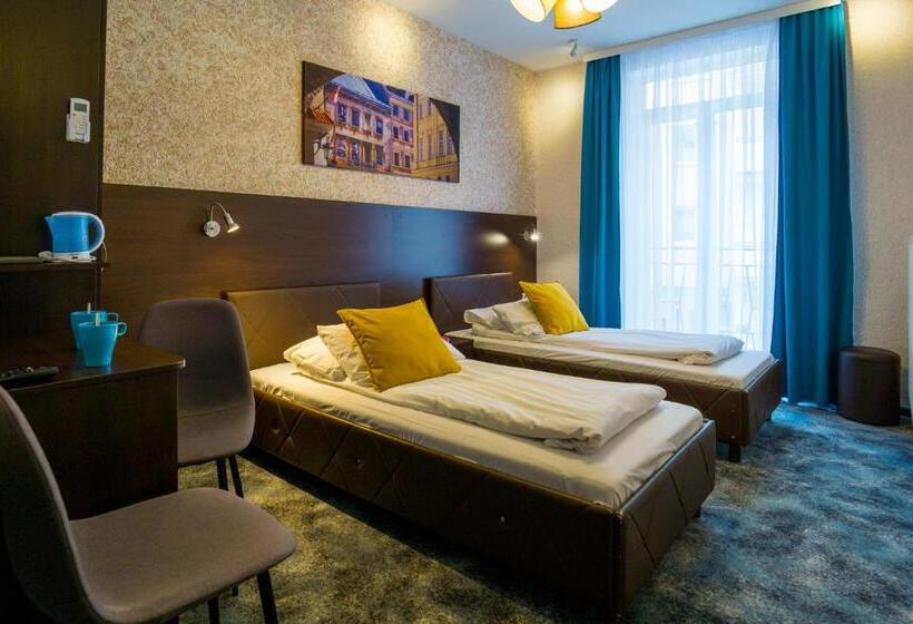 호스텔 Noclegi Orla 6