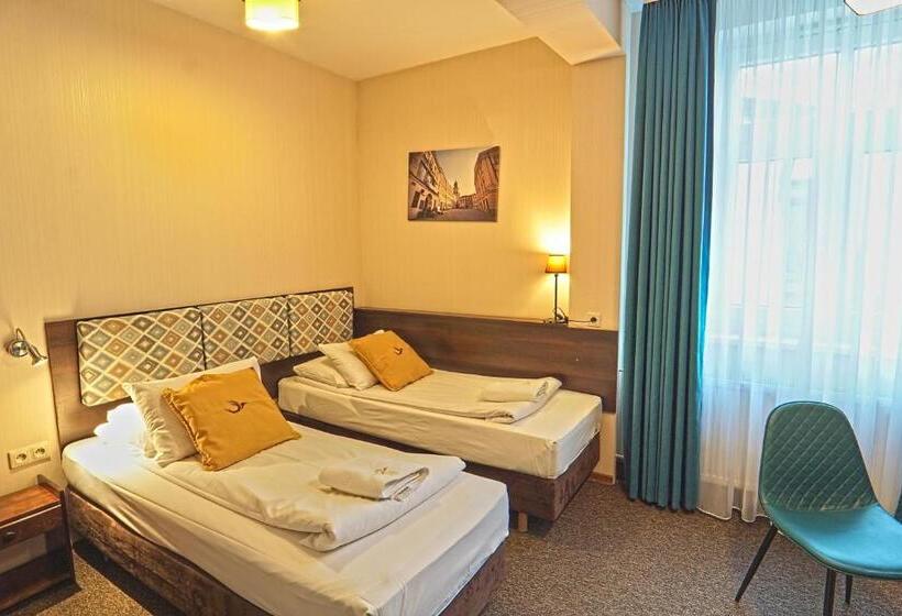 호스텔 Noclegi Orla 6