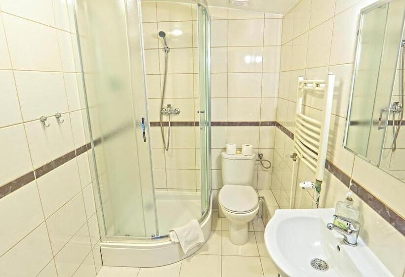 호스텔 Noclegi Orla 6