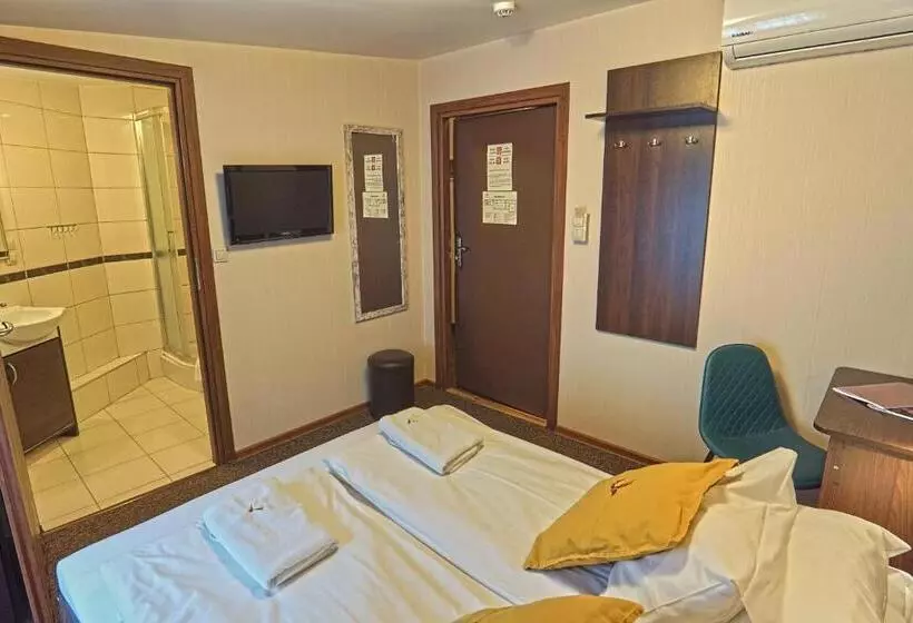 هاستل Noclegi Orla 6