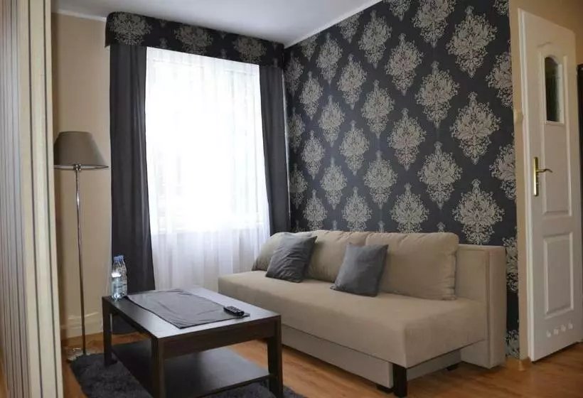 Retkeilymaja Restauracja Pod Kogutem