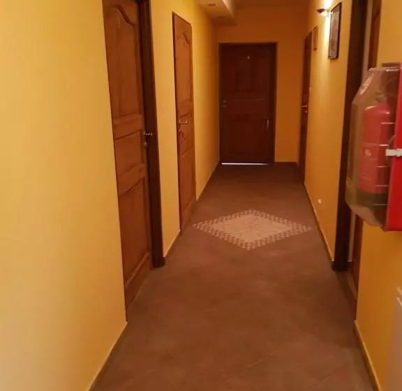 Retkeilymaja Roadway