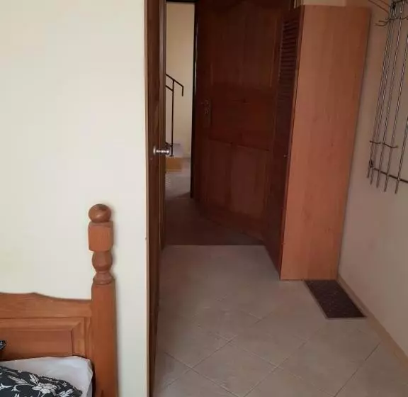 Retkeilymaja Roadway