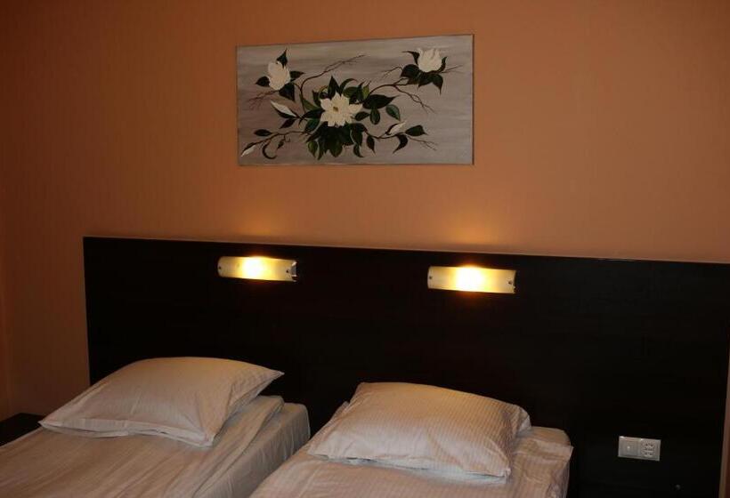 تختخواب و صبحانه Amicus żoliborz