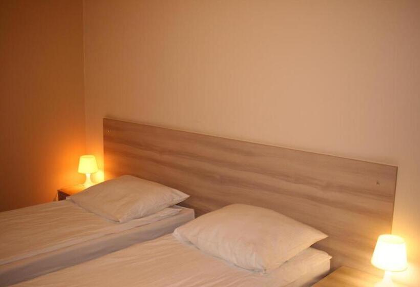 تختخواب و صبحانه Amicus żoliborz