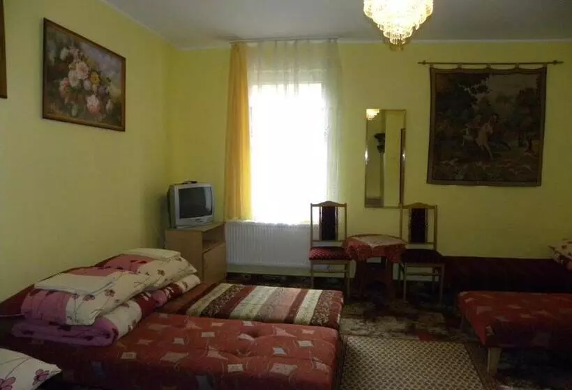 تختخواب و صبحانه Dom Wypoczynkowy Admirał