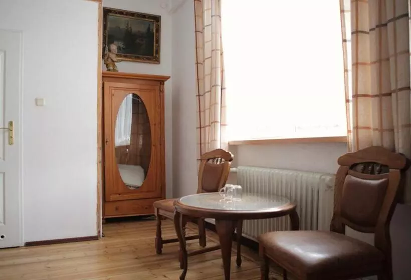 Aamiaismajoitus (B&B) Villa Navigator