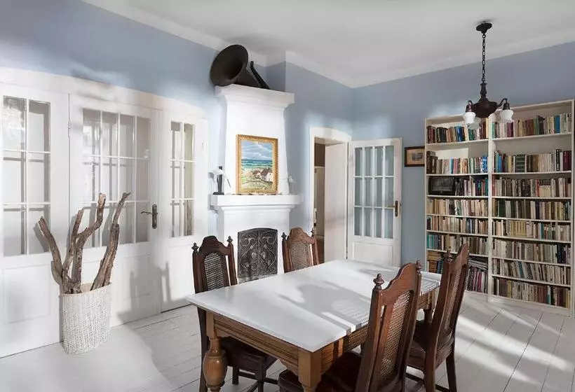 تختخواب و صبحانه Willa Ludwinia