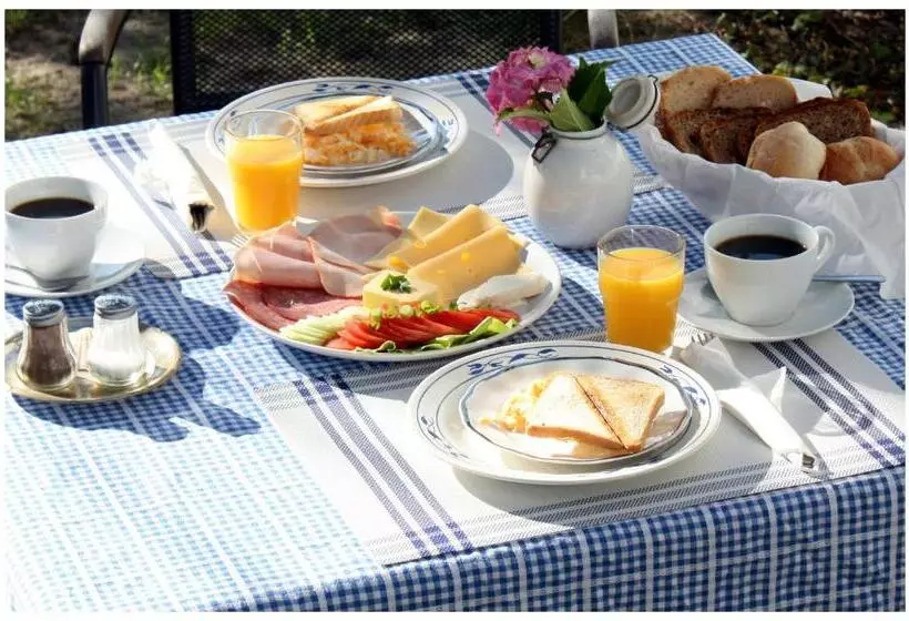 تختخواب و صبحانه Willa Ludwinia