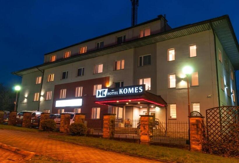 호텔 Komes