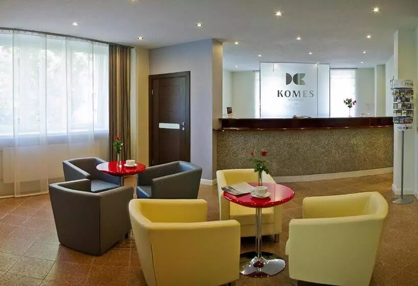 ホテル Komes