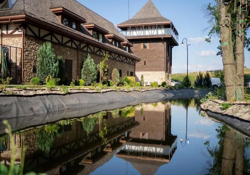 ホテル & Spa  Kasztel Uniejów