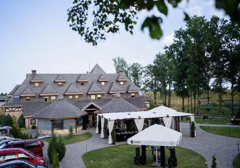 ホテル & Spa  Kasztel Uniejów