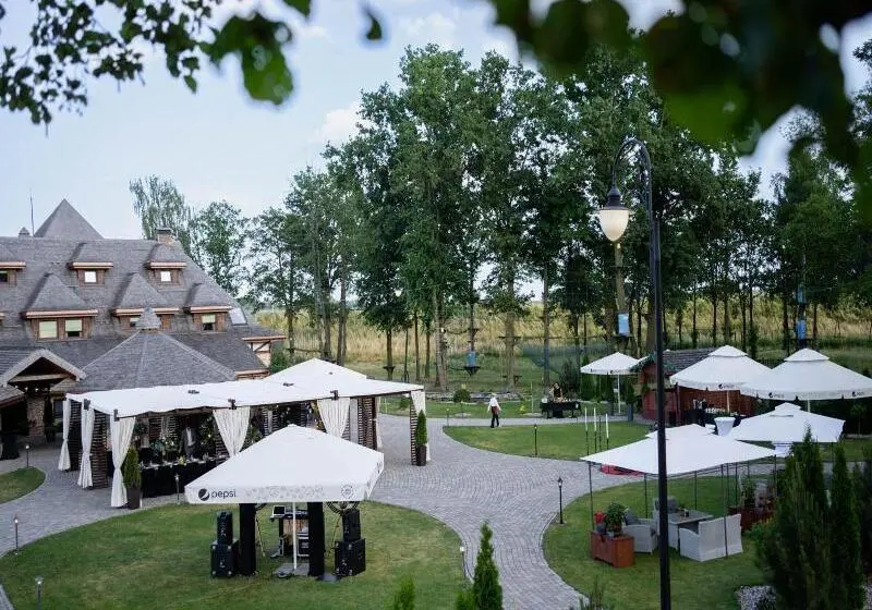 ホテル & Spa  Kasztel Uniejów