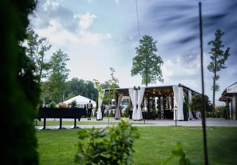 ホテル & Spa  Kasztel Uniejów
