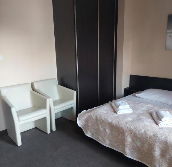 تختخواب و صبحانه Szara Willa