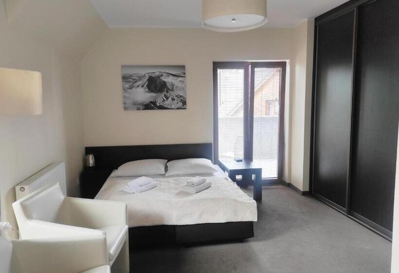 تختخواب و صبحانه Szara Willa