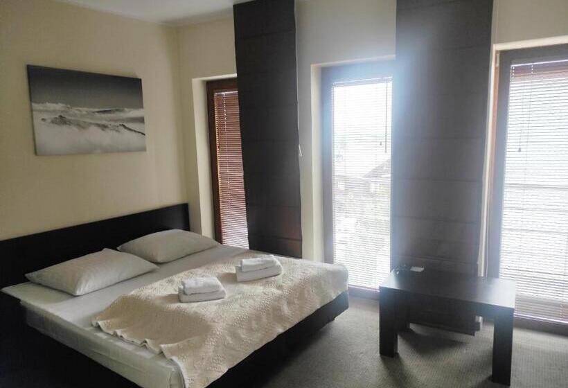 تختخواب و صبحانه Szara Willa