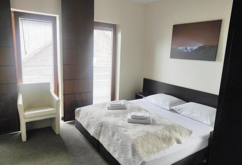 تختخواب و صبحانه Szara Willa