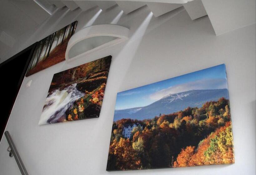 تختخواب و صبحانه Szara Willa