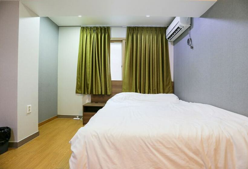 Hotel Cave Myeongdong