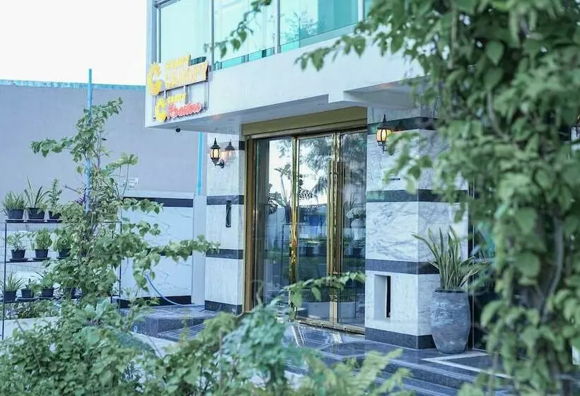 پانسیون Sunny Canopy