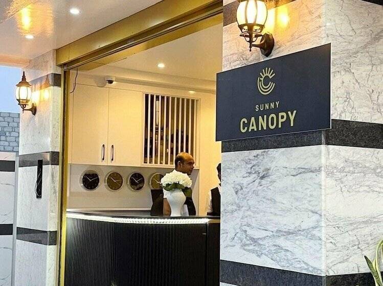 پانسیون Sunny Canopy