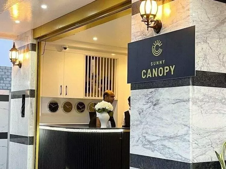 پانسیون Sunny Canopy