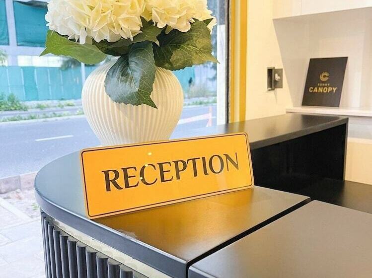 پانسیون Sunny Canopy