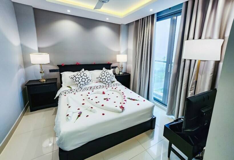 پانسیون Sunny Canopy