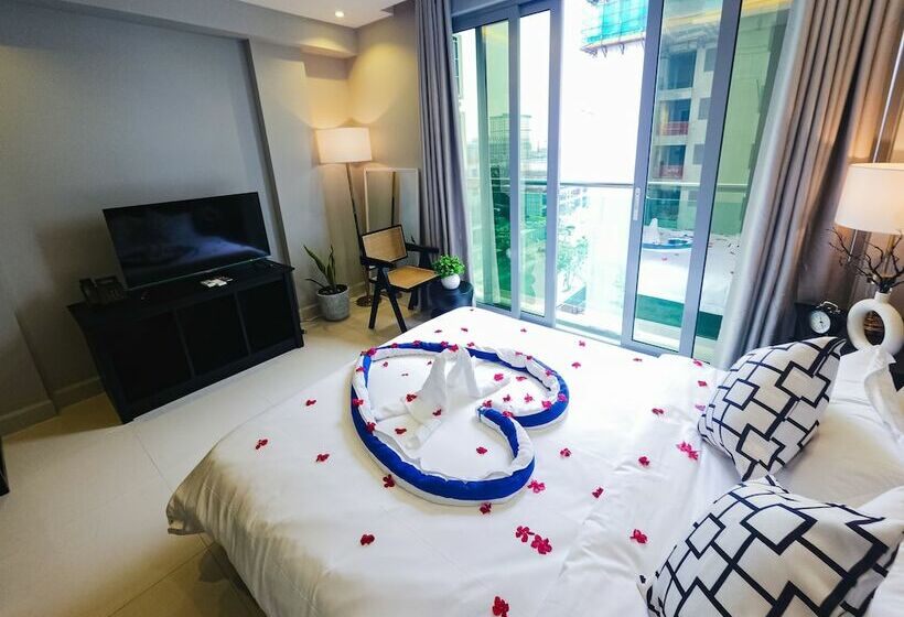 پانسیون Sunny Canopy