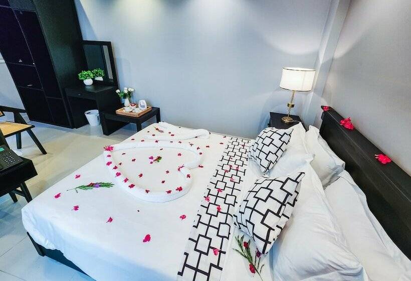 پانسیون Sunny Canopy