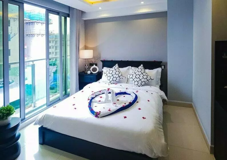 پانسیون Sunny Canopy